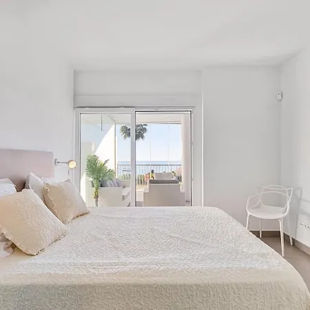 Ocean & Pool View 3-bedroom Apt. Apartment Malaga
