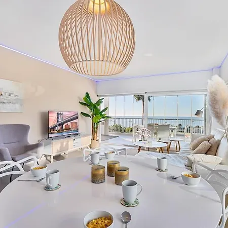 Ocean & Pool View 3-bedroom Apt. Malaga