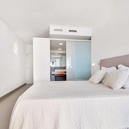 Ocean & Pool View 3-bedroom Apt. Malaga