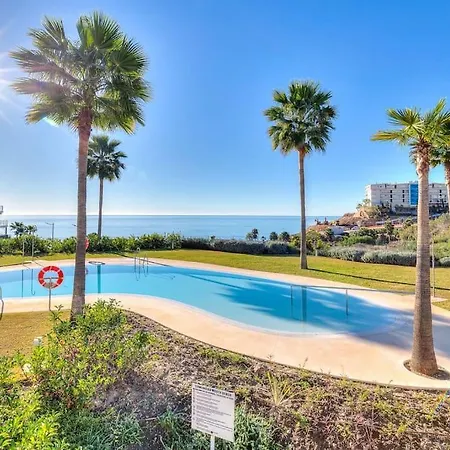 Ocean & Pool View 3-bedroom Apt. Apartment *