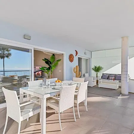 Apartment Ocean & Pool View 3-bedroom Apt. *